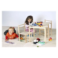 Children‘s solid wooden table with chairs